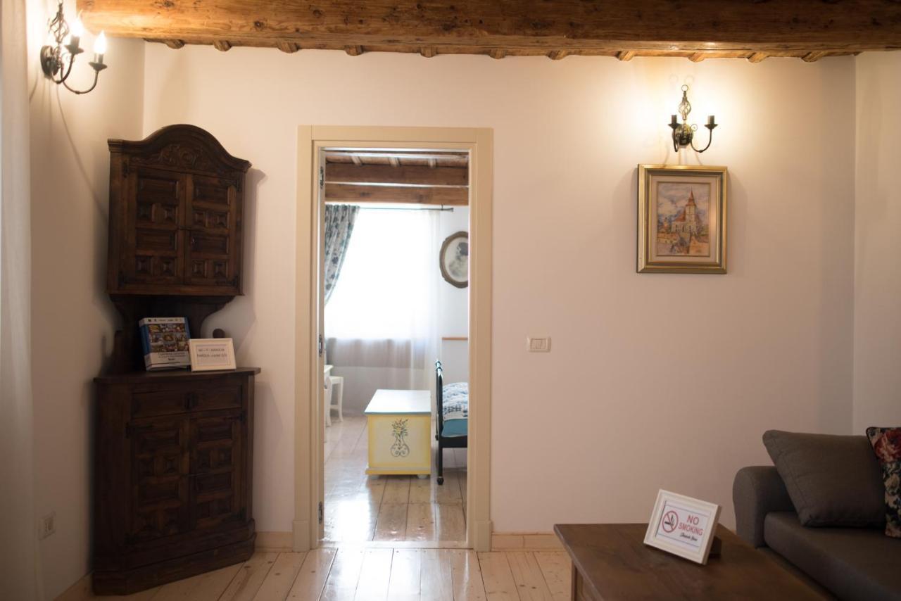 Crown Of Karolina Appartement Braşov Buitenkant foto